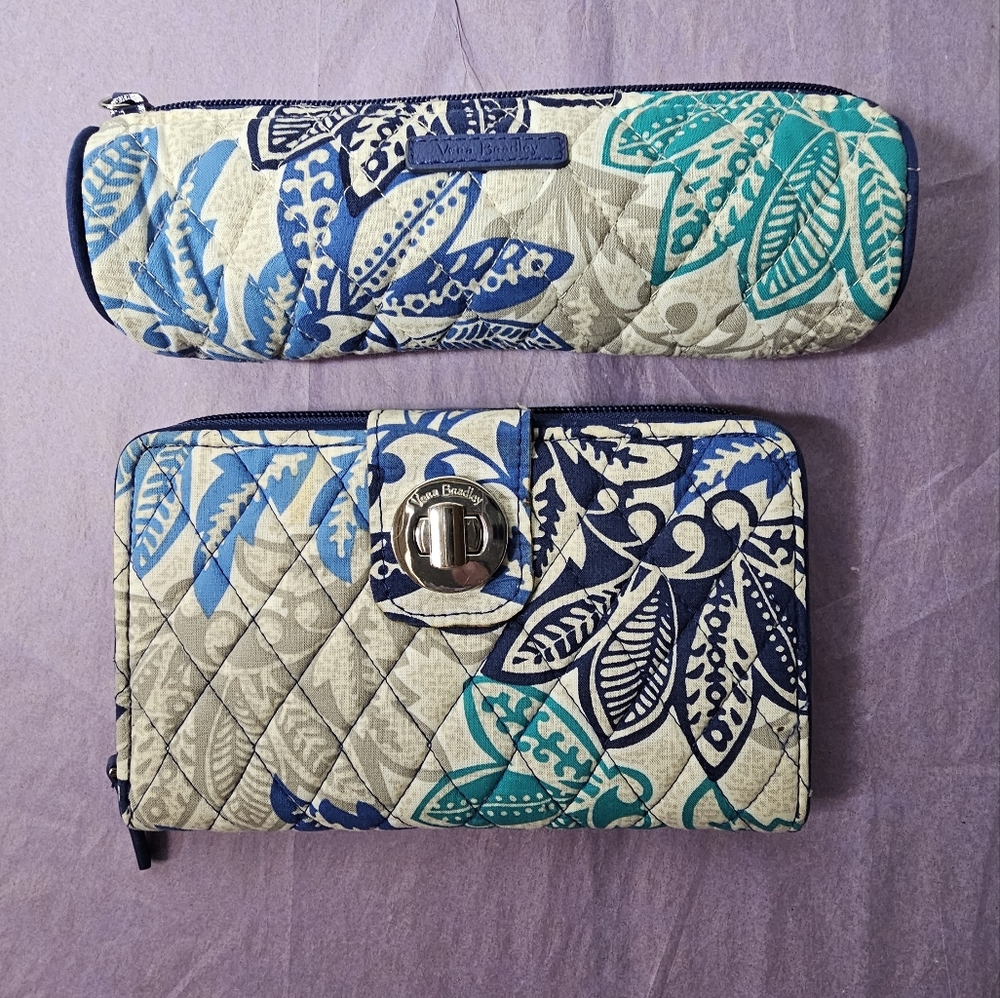 Vera Bradley RFID TURNLOCK WALLET CLUTCH & Cosmetic Case Bundle - LIKE NEW!
